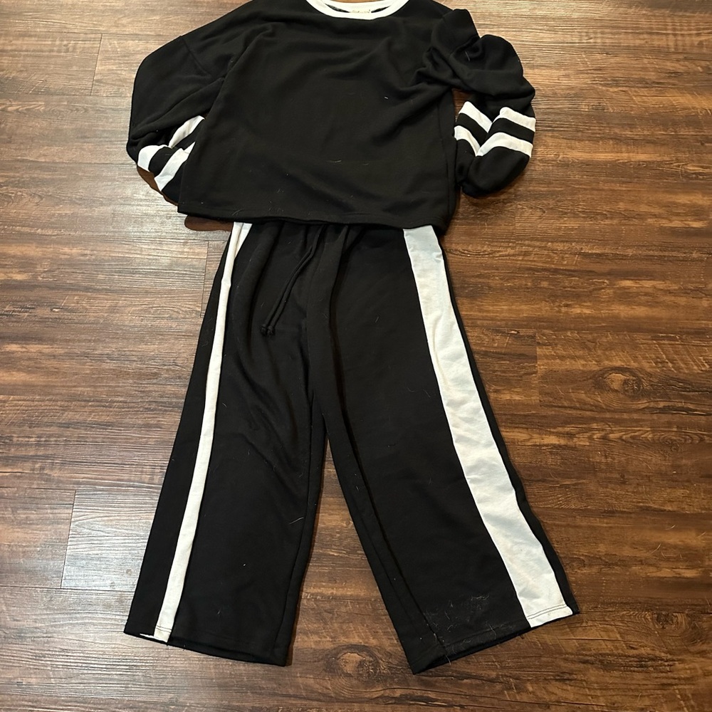 Black and White Striped Lounge Set